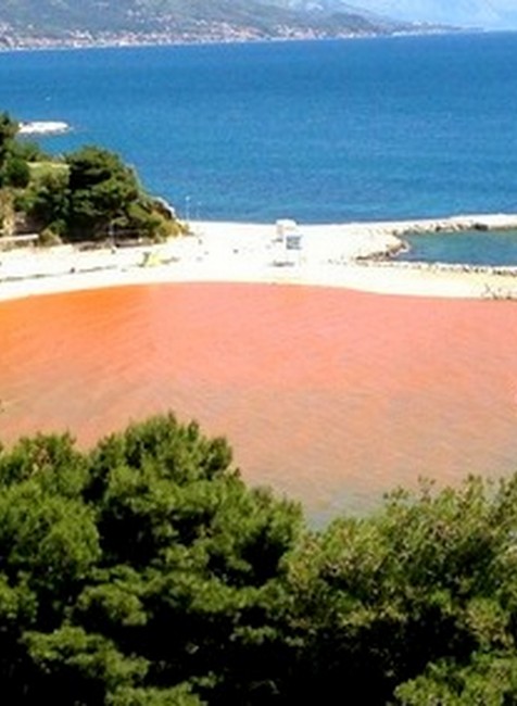 Chorvátsko Split more červené