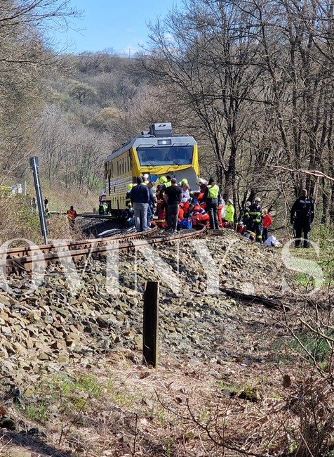 Nehoda taxika a vlaku v Pitelovej