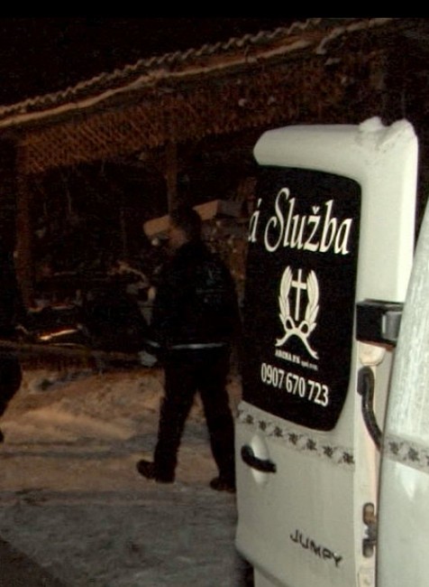 Tragický večer v rodinnom dome. Dcéra našla obhorené telo svojho otca