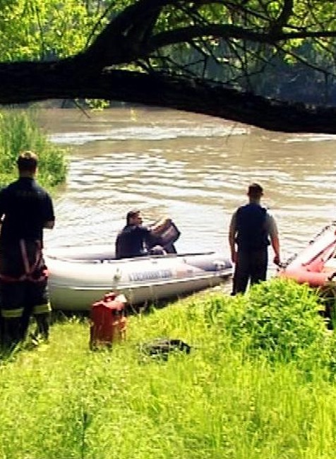 Záchranári potápači pátranie Malý Dunaj nezvestné utopené deti