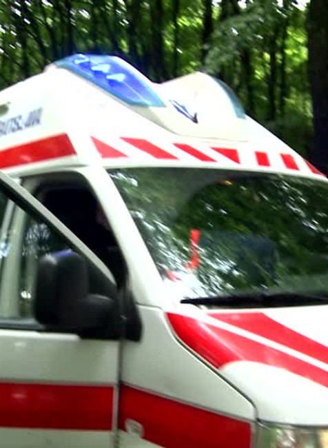 [multi] Pri Žiari nad Hronom sa prevrátila sanitka. Sedelo v nej päť pacientov 1673