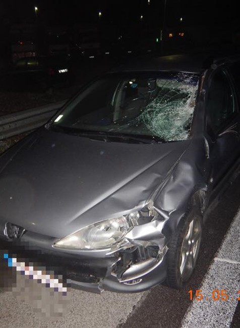 Tragická zrážka na R1: Nočná nehoda sa stala osudnou pre dvoch chodcov 