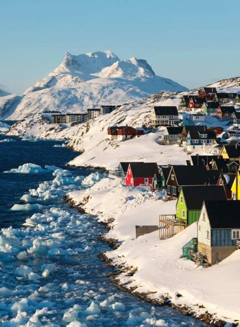 domy na pobreží v Grónsku