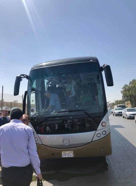 Turistický autobus pri pyramídach zasiahla explózia. Najmenej 12 osôb je zranených