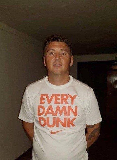 FOTO: Prepadli poštu a s peniazmi sa odfotili. Polícia po dvoch mužoch stále pátra