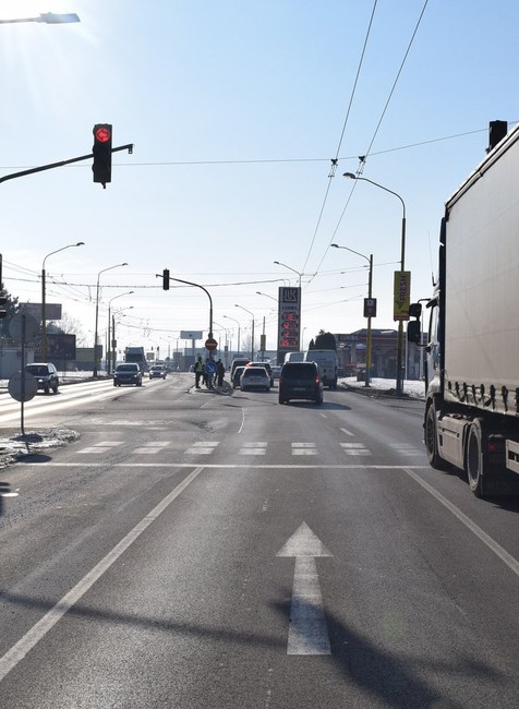Havarovali a tvrdia: Obaja sme mali zelenú. Polícia teraz hľadá svedkov nehody