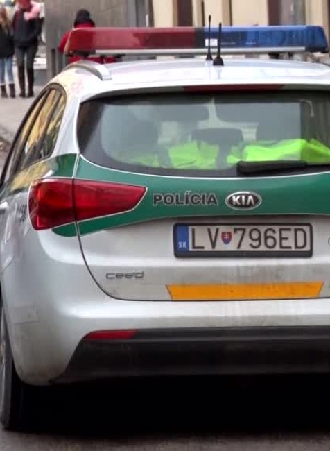 [multi] Národnú kultúrnu pamiatku zničili. Na divadle sa vybúrili sprejeri 10112