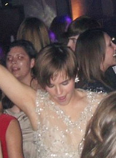 Emma Watson z Harryho Pottera na after párty tancuje