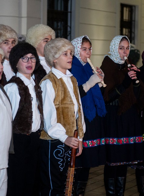 prezidentka zuzana čaputová deti mikuláš stromček (1)