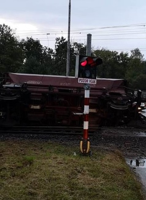 V malackom okrese sa vykoľajil vlak. 