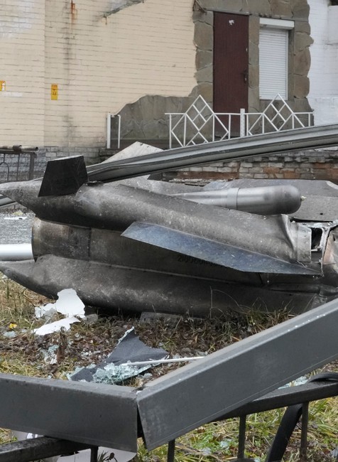 Následky ruského ostreľovania v Kyjeve na Ukrajine