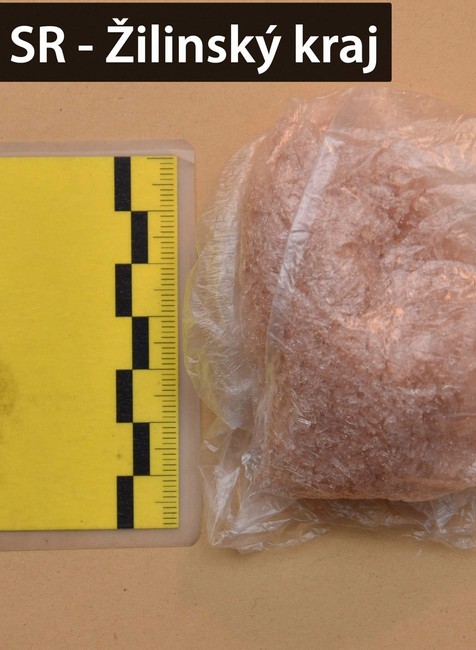 Úspešná drogová razia v Žiline. Policajti zaistili väčšie množstvo drog