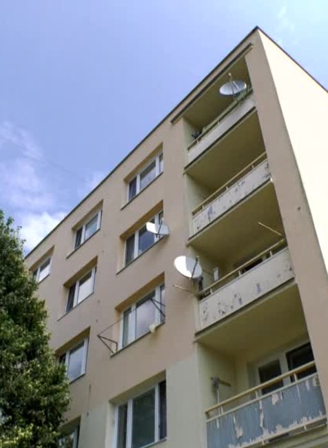 Rozruch na zvolenskom sídlisku. Muž spadol z okna na štvrtom poschodí