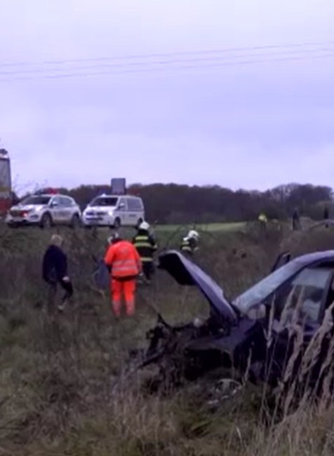 Dieťa a matku vymrštil silný náraz z auta. 