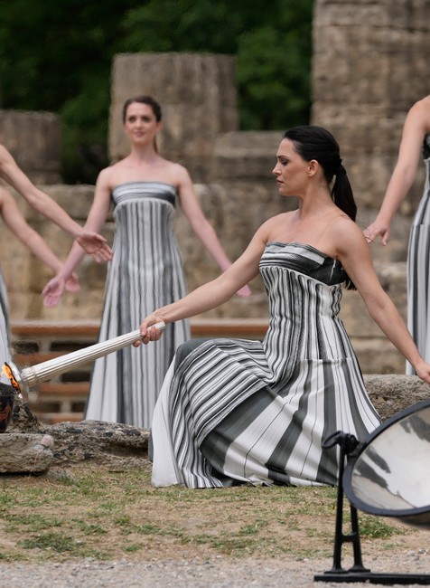V Olympii slávnostne zapálili olympijský oheň (1)