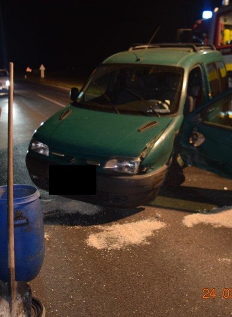 Nepozornosť za volantom. Vodička prešla do protismeru, kde sa zrazila s oprotiidúcim autom