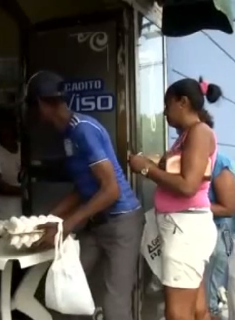 Kríza Kubu pritlačila k stene. Zaviesť museli prídelový systém na potraviny