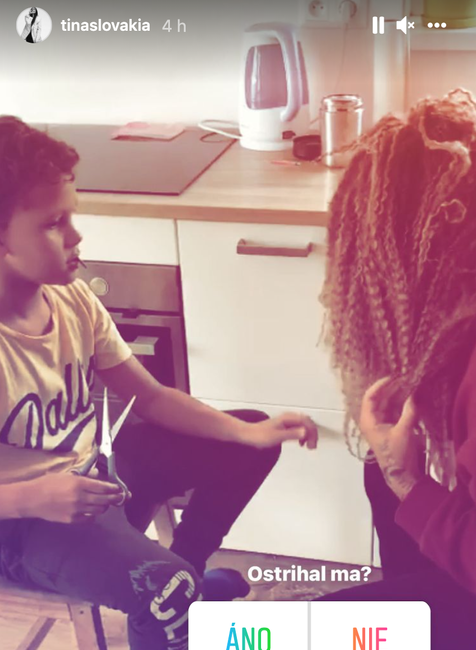 Tina sa nechala ostrihať synovi