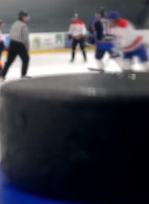 Slovensko stále žije hokejom. Proti sebe sa postavili slovenské a české televízie