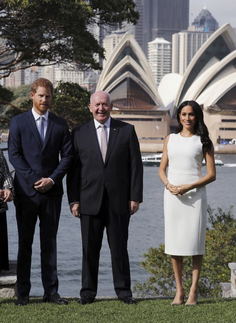 Kráľovský pár pred operou v Sydney