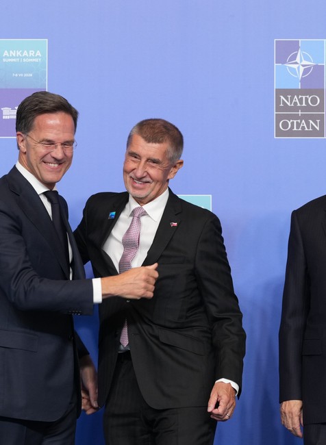 Lídri štátov NATO prišli na zasadnutie summitu NATO v Ankare