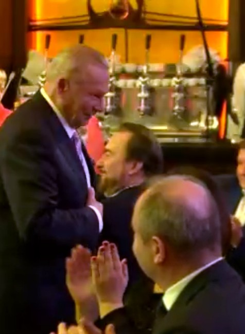 Má 85 rokov, ale líši sa od bežného dôchodcu. A nielen tým, že bol v minulosti prezidentom SR