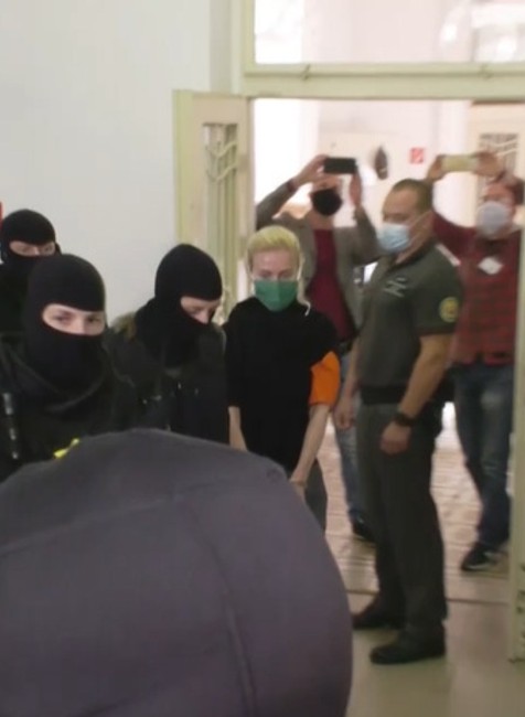 Rozhodovanie o prepustení z väzby bývalej štátnej tajomníčky Jankovskej a sudkyne Cvikovej