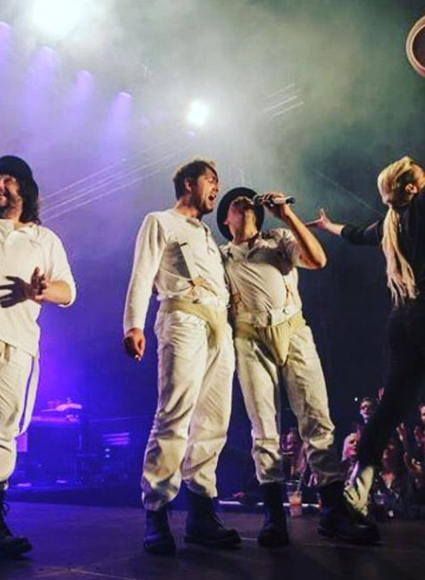 Monkey Business a Roman Holý