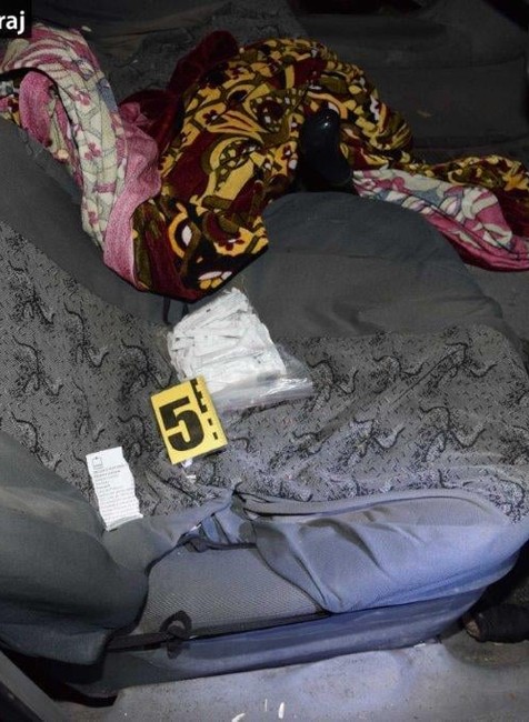 Polícia obvinila troch dílerov, ktorí predávali nebezpečnú drogu herba za dve eurá 