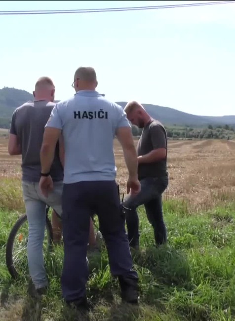 [multi] Chlapec prežil noc v lese 13132