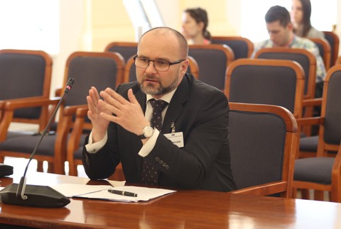 Pokračujú vypočutia kandidátov na ústavných sudcov. Predstúpili aj kontroverzné mená