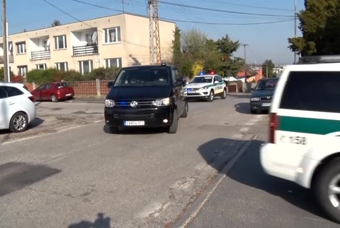 [multi] VIDEO: Na NAKA vypovedal Tomáš Szabó. Priviezla ho ozbrojená eskorta 4711