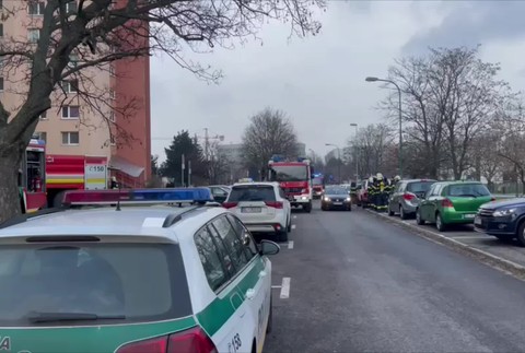 [multi] V hlavnom meste horia pivnice výškového paneláku 2518