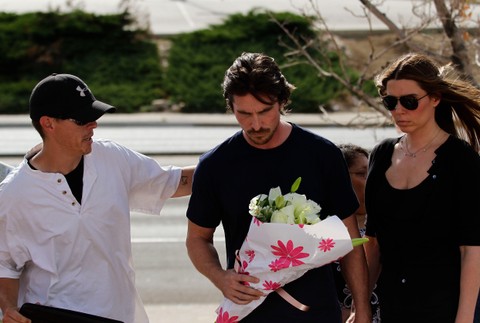 Christian Bale návšteva miesta streľby manželka Batman Denver streľba