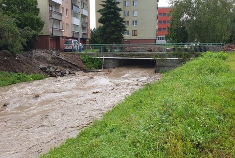 Masívne záplavy trápia aj Humenné.