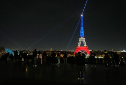 Spomienky na útoky v Paríži