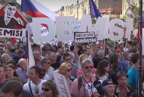 Desaťtisíce ľudí demonštrujú za odvolanie Andreja Babiša a ministerky spravodlivosti
