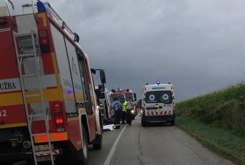 nehoda na ceste medzi Budmericami a Báhoňom
