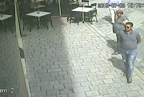 Polícia pátra po dvoch mužoch. Ukradli šperky za desiatky tisíc eur