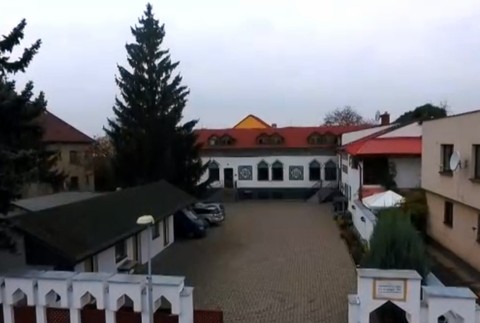 Policajti priviezli do Česka moslimského kazateľa. Obvinený je z podpory terorizmu