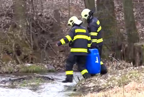 Rybári objavili fialový potok