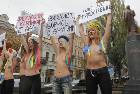 Vyzlečené ukrajinské feministky 2