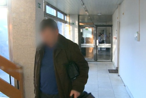 Obžalovaný lekár sa postavil pred súd. Na lekárske poukazy a predpisy mal zneužiť mená tisícky ľudí