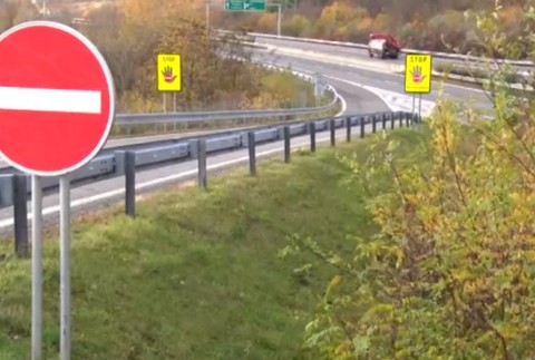 Vodička (77) vošla na diaľnicu v protismere. Polícii povedala, že šla na cintorín 