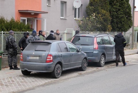 Vyšetrovateľ NAKA obvinil 15 osôb z extrémizmu. Vychvaľovali aj Adolfa Hitlera