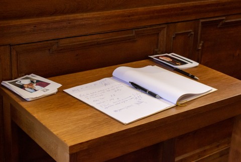 20251113_Duka_rozlucka_kondolencna_kniha172627