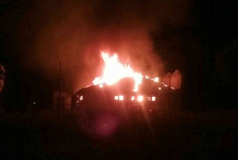 V nitrianskej hale vypukol obrovský požiar. Zahynulo približne 6- tisíc kusov hydiny