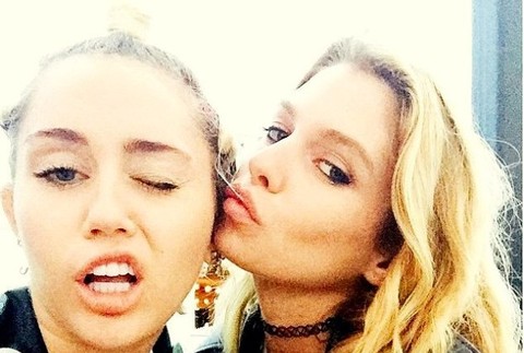 Miley Cyrus a Stella Maxwell