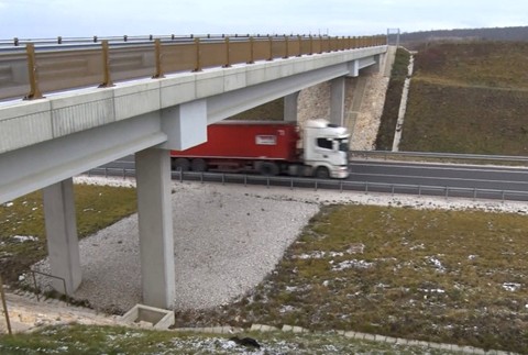 NDS zažalovala obec pre most, ktorý jej vybudovala. Starostka tvrdí, že ho nepotrebovali