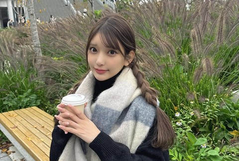 さむければさむいほどすき質問多かったacneで買ったものはだいすきな水色のマフラー?